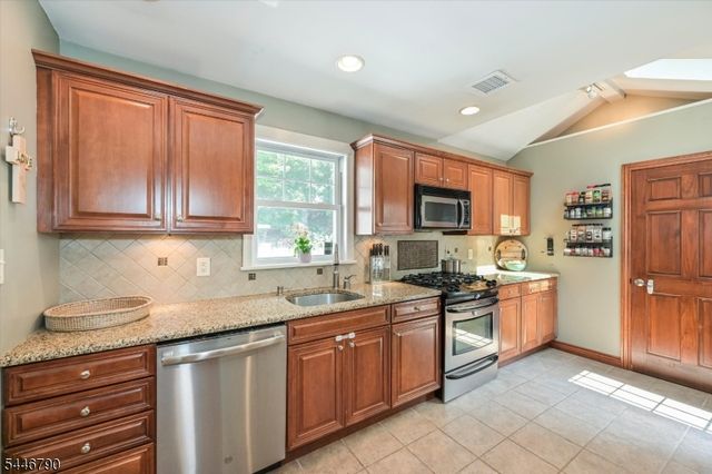 92 Carey Ave, Butler Boro, NJ 07405