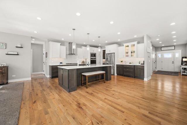 210 Whittemore Drive, Sycamore, IL 60178