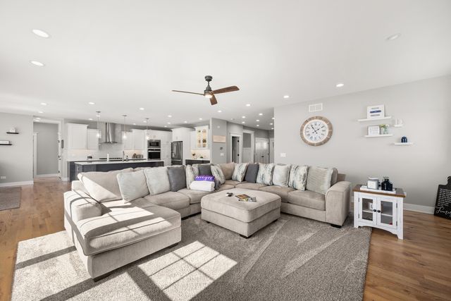 210 Whittemore Drive, Sycamore, IL 60178