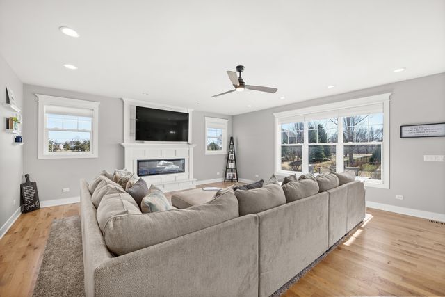 210 Whittemore Drive, Sycamore, IL 60178