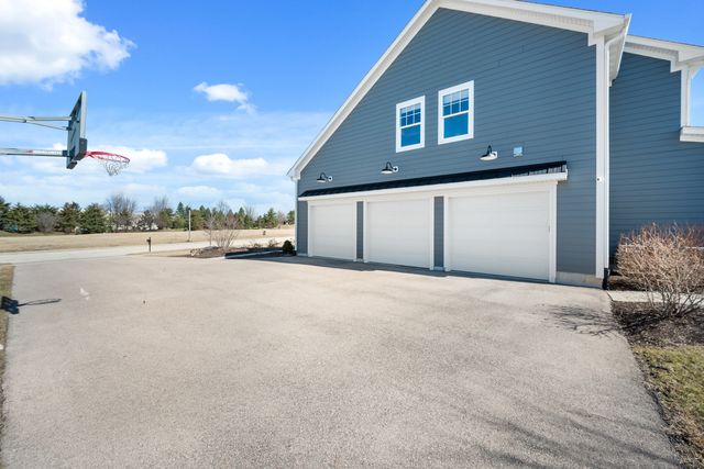 210 Whittemore Drive, Sycamore, IL 60178