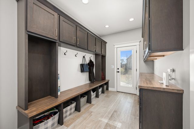 210 Whittemore Drive, Sycamore, IL 60178