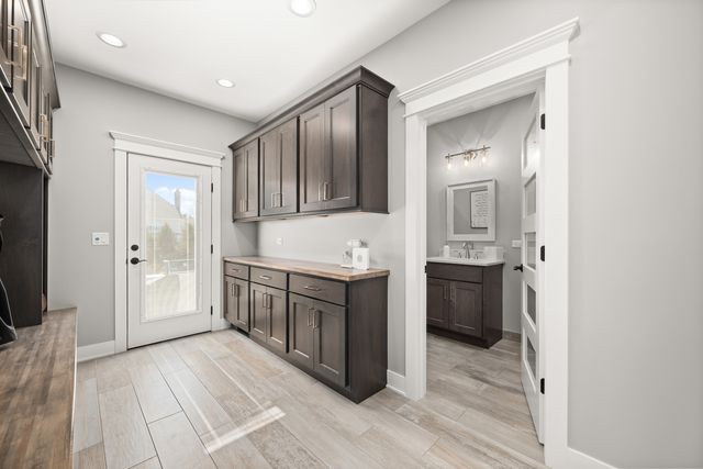 210 Whittemore Drive, Sycamore, IL 60178