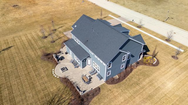 210 Whittemore Drive, Sycamore, IL 60178