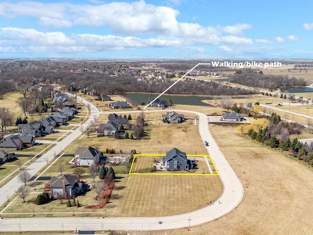 210 Whittemore Drive, Sycamore, IL 60178