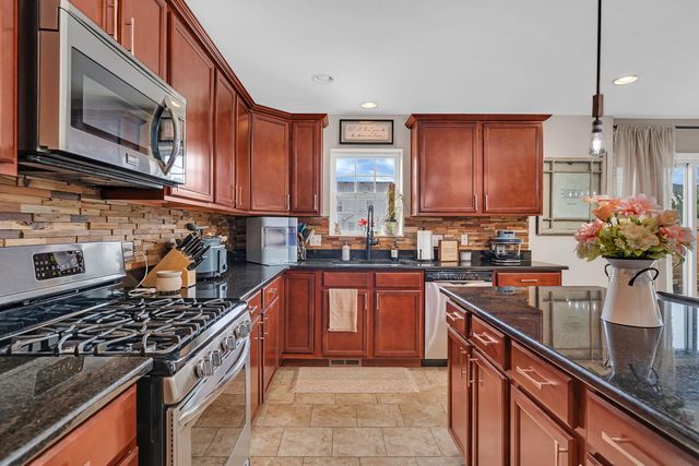 628 Turnbury Drive, Minooka, IL 60447