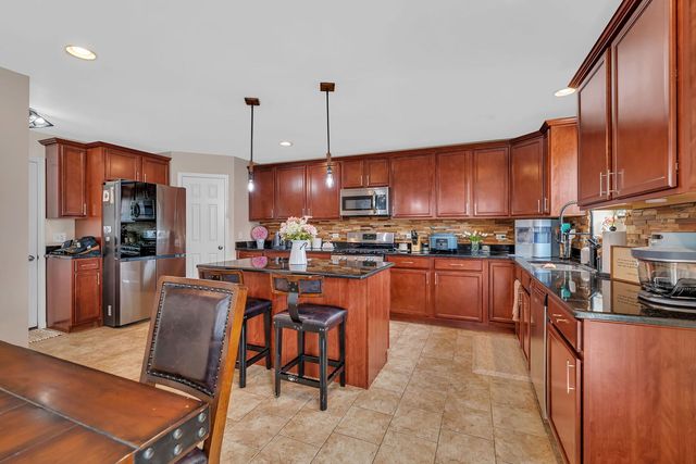 628 Turnbury Drive, Minooka, IL 60447