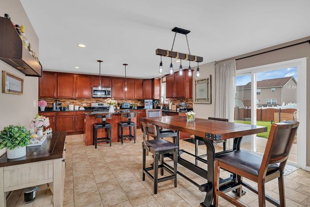 628 Turnbury Drive, Minooka, IL 60447