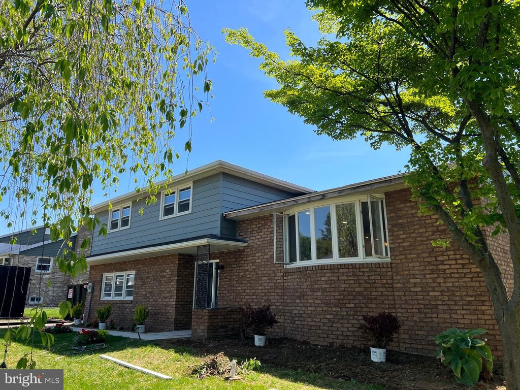 250 NOLLYN DR, Dallastown, PA 17313