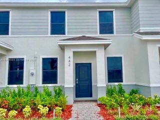 442 NE 13th St, Florida City, FL 33034