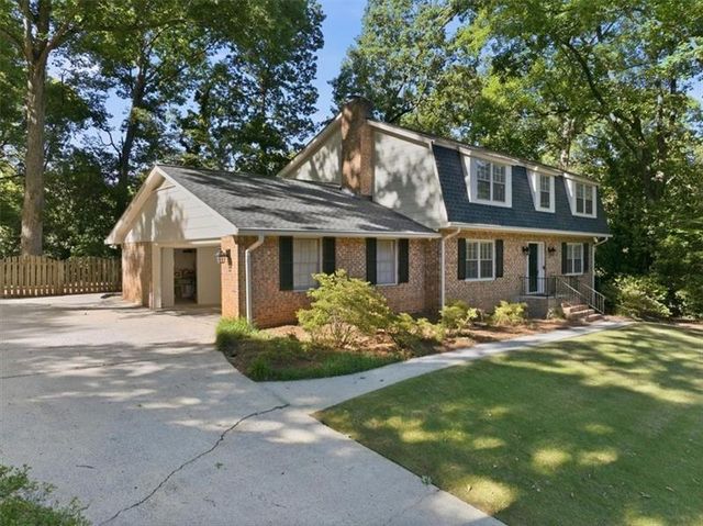 4073 Lake Erin Court, Tucker, GA 30084