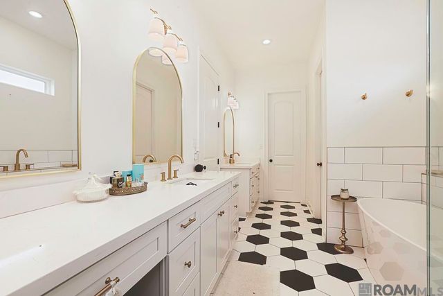 18056 Critter Cove Ln, Livingston, LA 70754