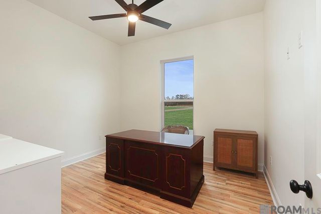 18056 Critter Cove Ln, Livingston, LA 70754