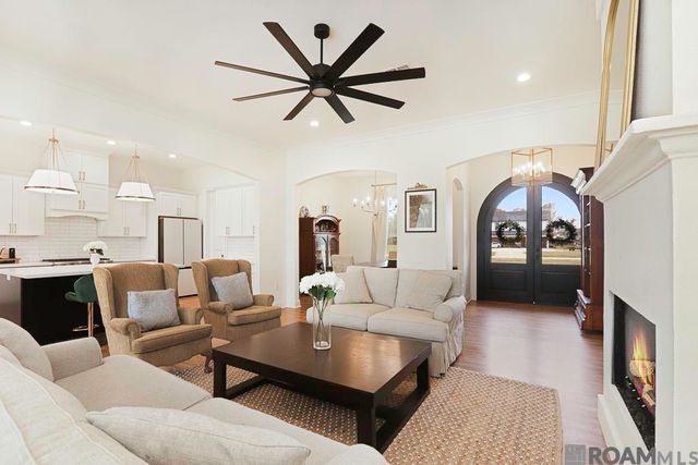 18056 Critter Cove Ln, Livingston, LA 70754