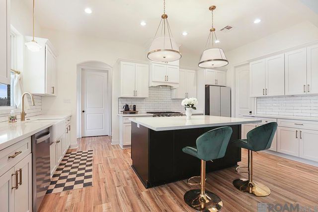 18056 Critter Cove Ln, Livingston, LA 70754