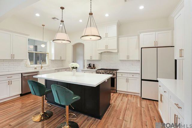 18056 Critter Cove Ln, Livingston, LA 70754