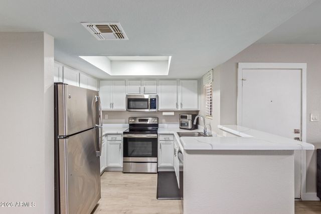 5757 W EUGIE Avenue 1010, Glendale, AZ 85304