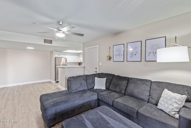 5757 W EUGIE Avenue 1010, Glendale, AZ 85304