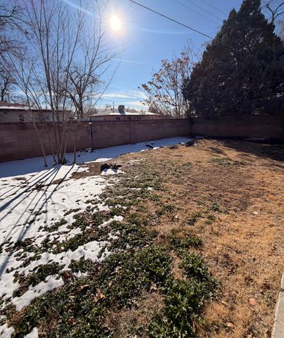 8906 Lexington Avenue NE, Albuquerque, NM 87112