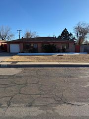 8906 Lexington Avenue NE, Albuquerque, NM 87112