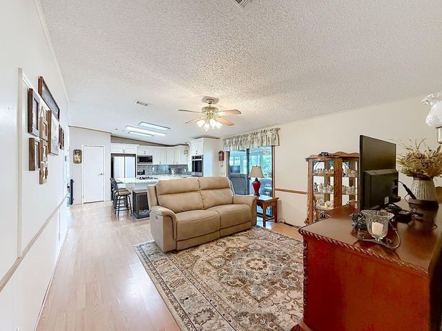 1690 NASSAU CIRCLE, Tavares, FL 32778