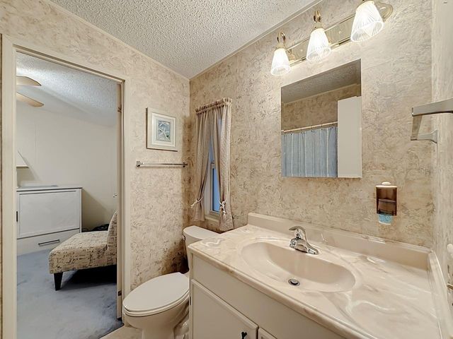 1690 NASSAU CIRCLE, Tavares, FL 32778