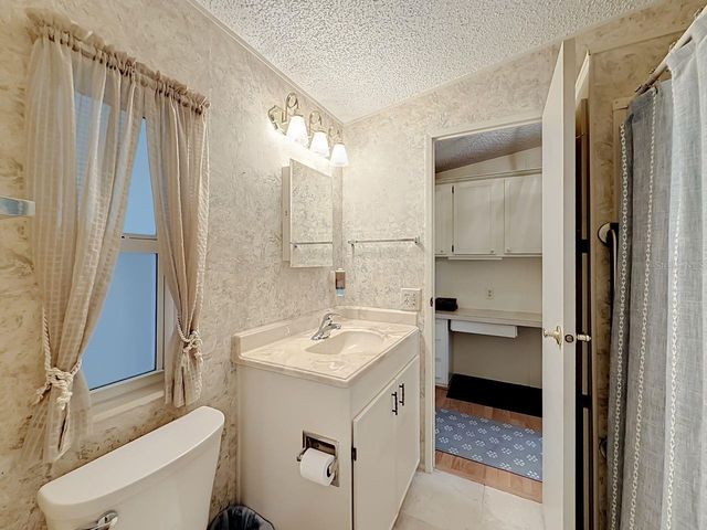 1690 NASSAU CIRCLE, Tavares, FL 32778