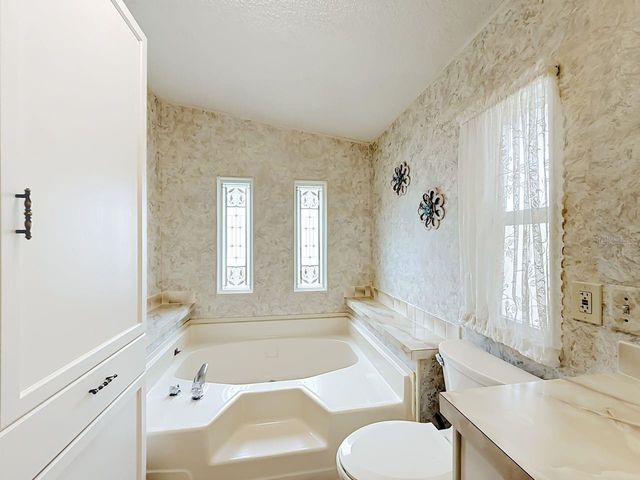 1690 NASSAU CIRCLE, Tavares, FL 32778
