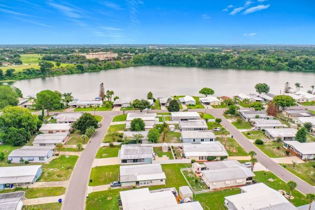 1690 NASSAU CIRCLE, Tavares, FL 32778