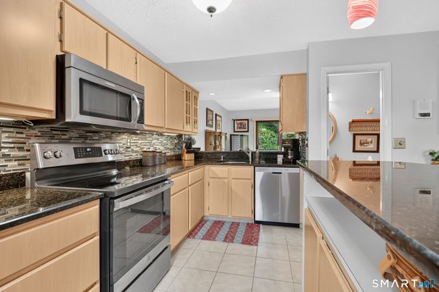 55 Apple Hill 55, Newington, CT 06111