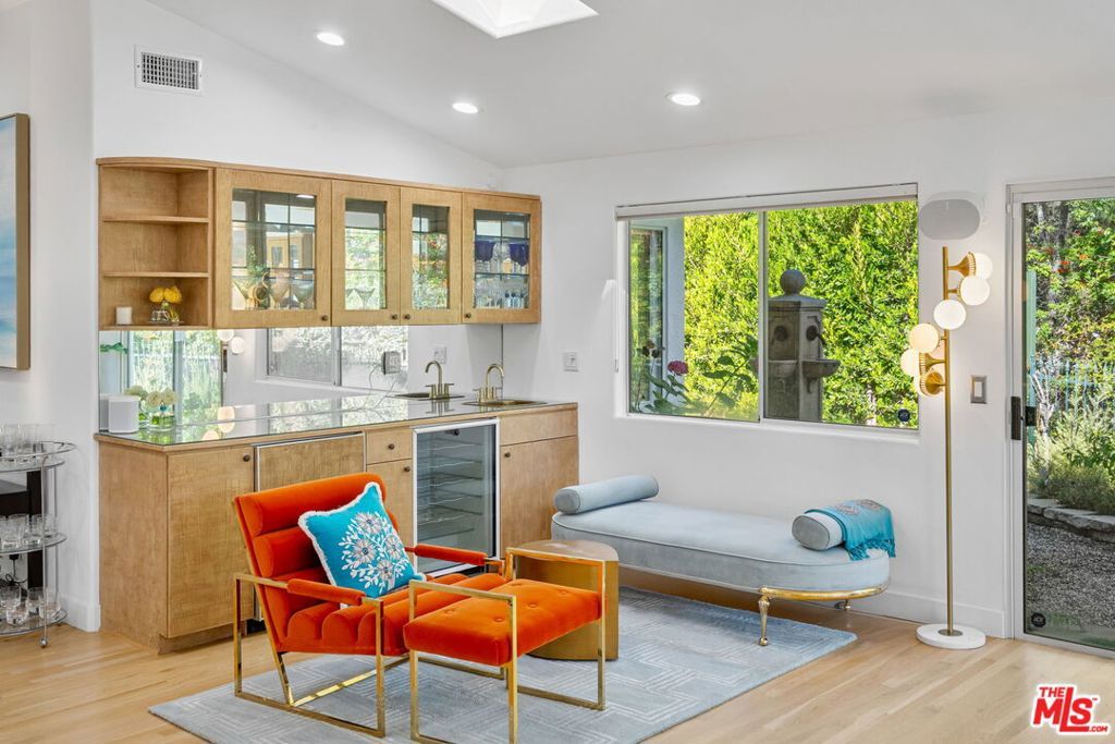 Image 11 of property listing at 12004 Briarvale Lane, Studio City, CA 91604