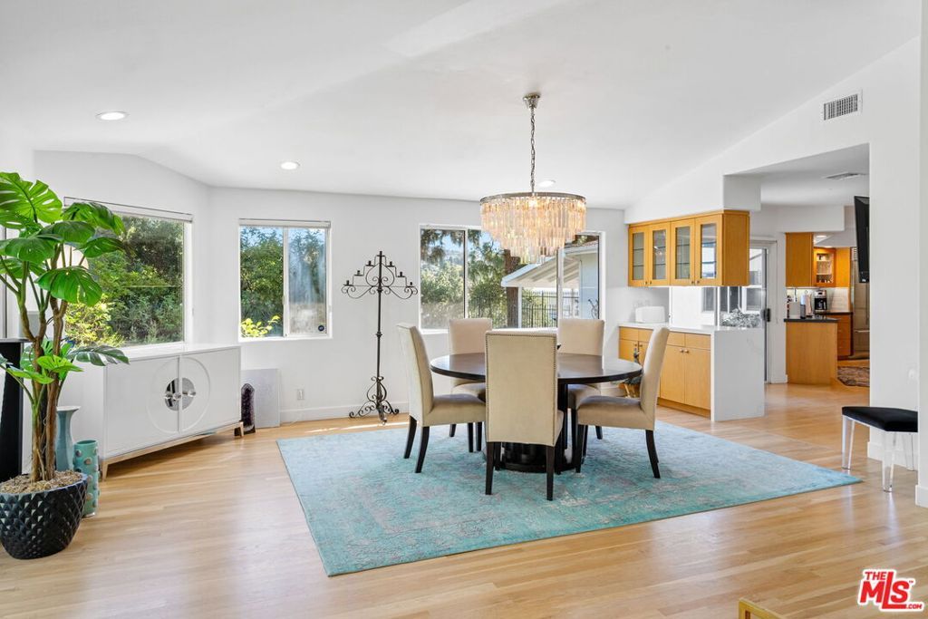 Image 12 of property listing at 12004 Briarvale Lane, Studio City, CA 91604