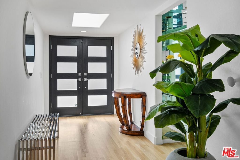 Image 23 of property listing at 12004 Briarvale Lane, Studio City, CA 91604