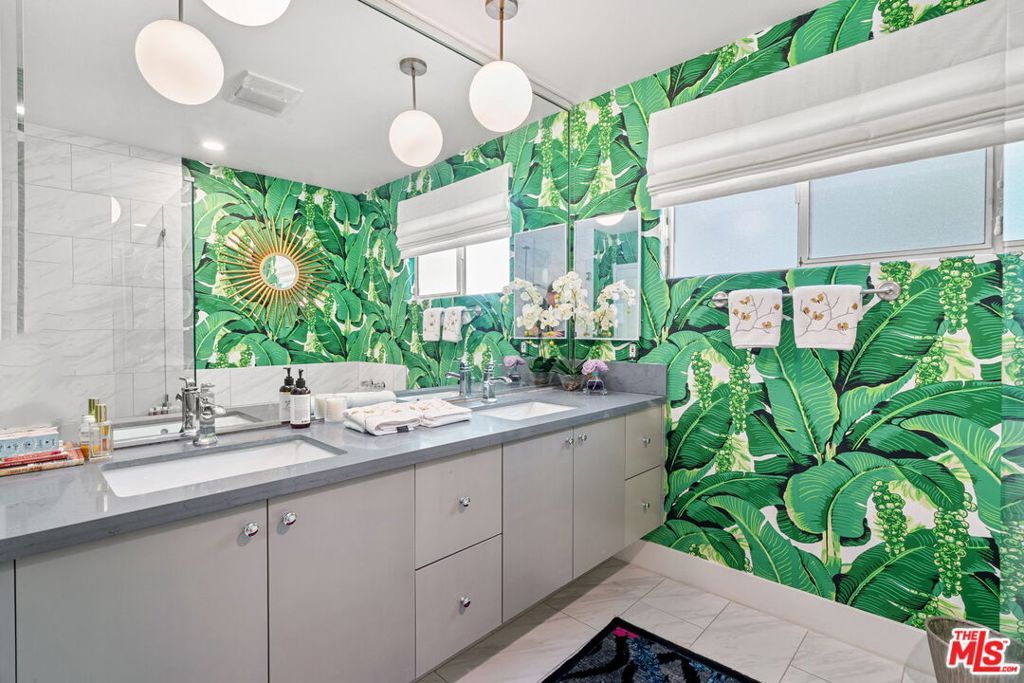 Image 27 of property listing at 12004 Briarvale Lane, Studio City, CA 91604