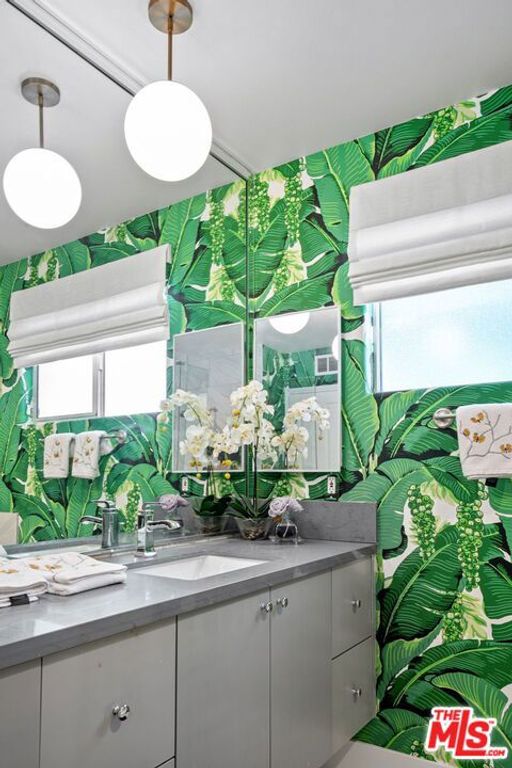 Image 28 of property listing at 12004 Briarvale Lane, Studio City, CA 91604