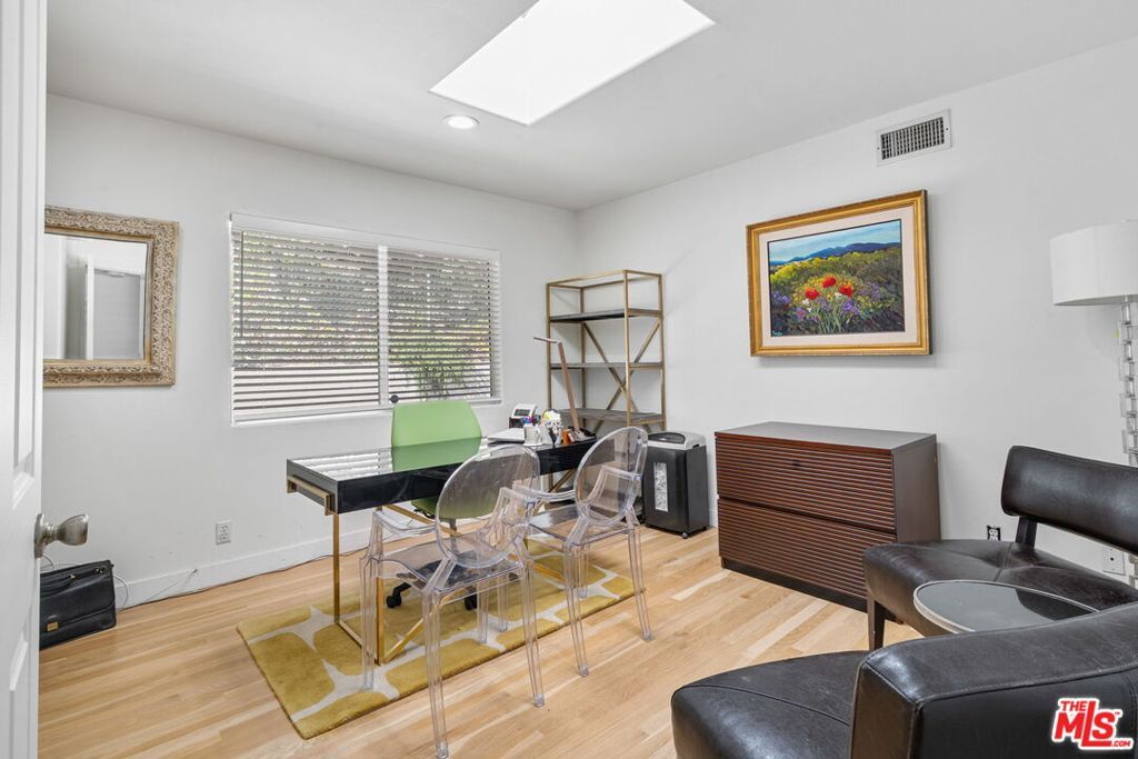 Image 32 of property listing at 12004 Briarvale Lane, Studio City, CA 91604