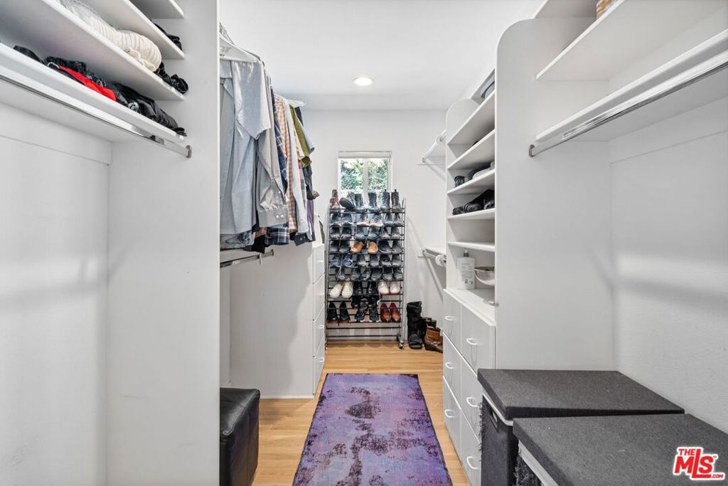 Image 33 of property listing at 12004 Briarvale Lane, Studio City, CA 91604