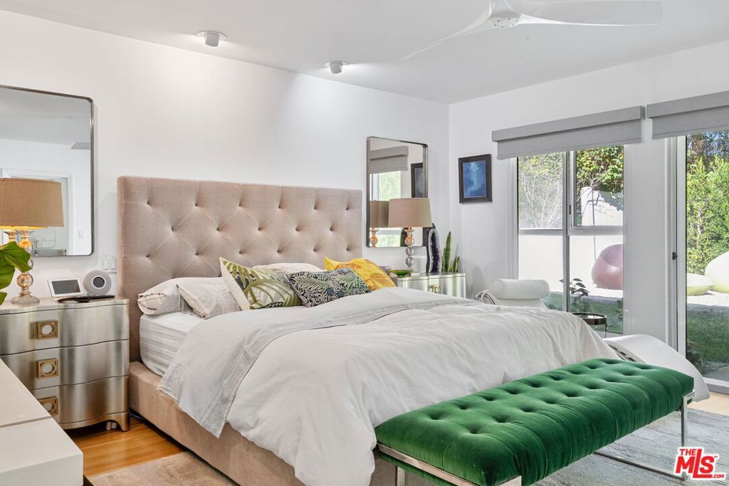 Image 35 of property listing at 12004 Briarvale Lane, Studio City, CA 91604