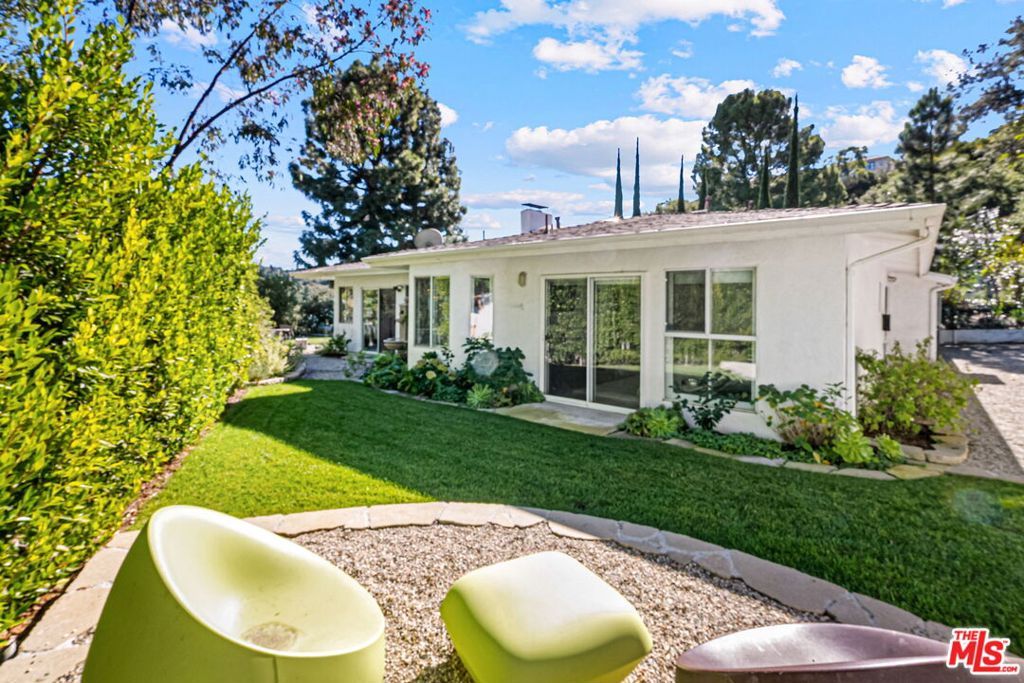 Image 45 of property listing at 12004 Briarvale Lane, Studio City, CA 91604