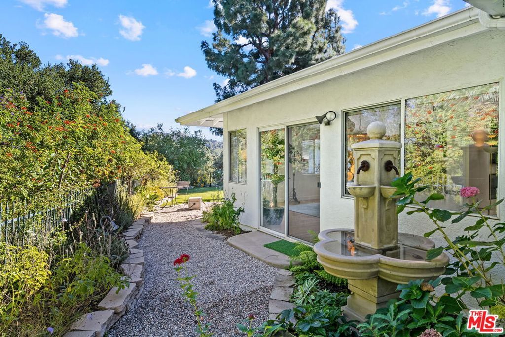 Image 47 of property listing at 12004 Briarvale Lane, Studio City, CA 91604