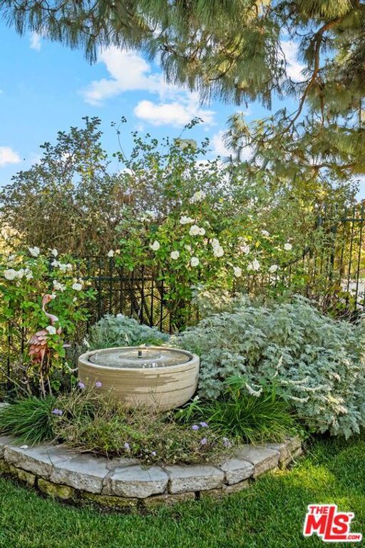 Image 52 of property listing at 12004 Briarvale Lane, Studio City, CA 91604