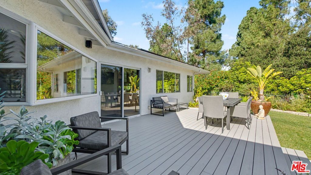 Image 58 of property listing at 12004 Briarvale Lane, Studio City, CA 91604