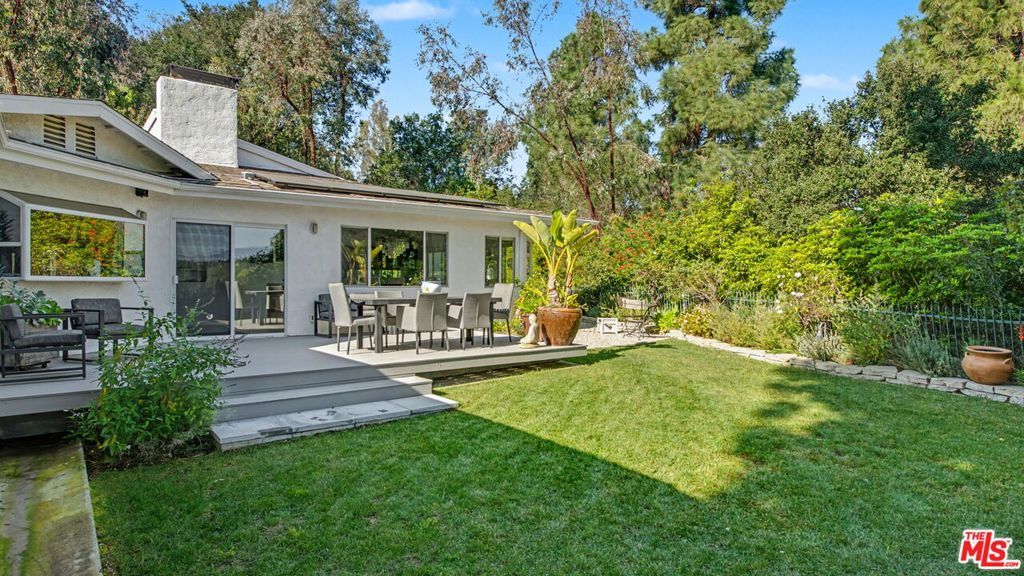 Image 60 of property listing at 12004 Briarvale Lane, Studio City, CA 91604