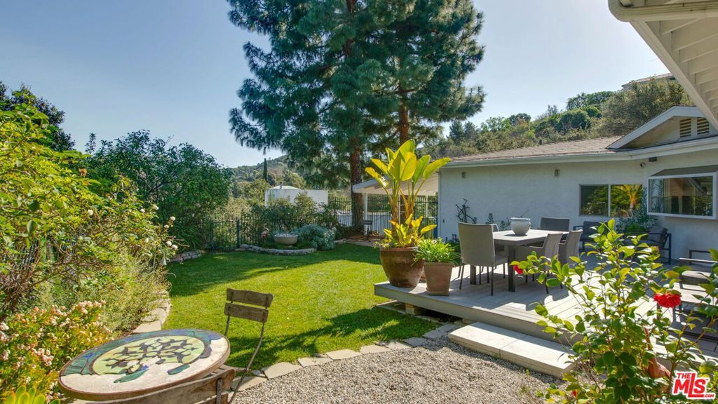 Image 62 of property listing at 12004 Briarvale Lane, Studio City, CA 91604