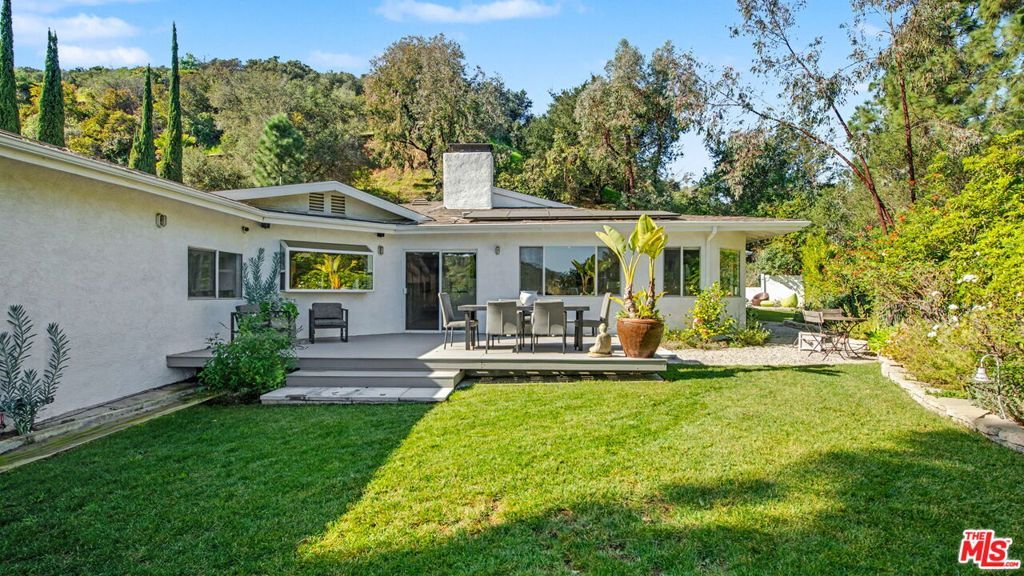 Image 64 of property listing at 12004 Briarvale Lane, Studio City, CA 91604