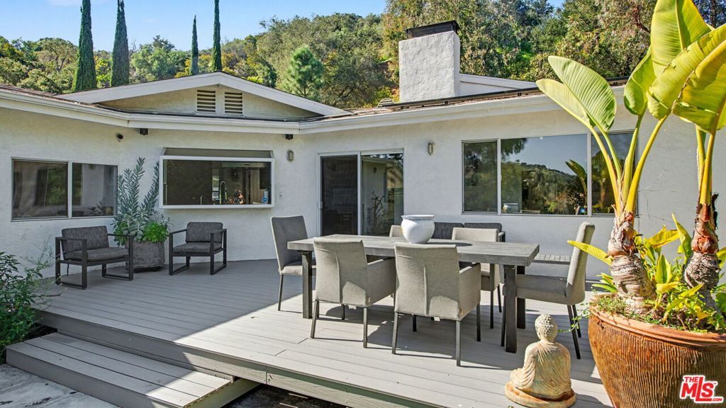 Image 65 of property listing at 12004 Briarvale Lane, Studio City, CA 91604