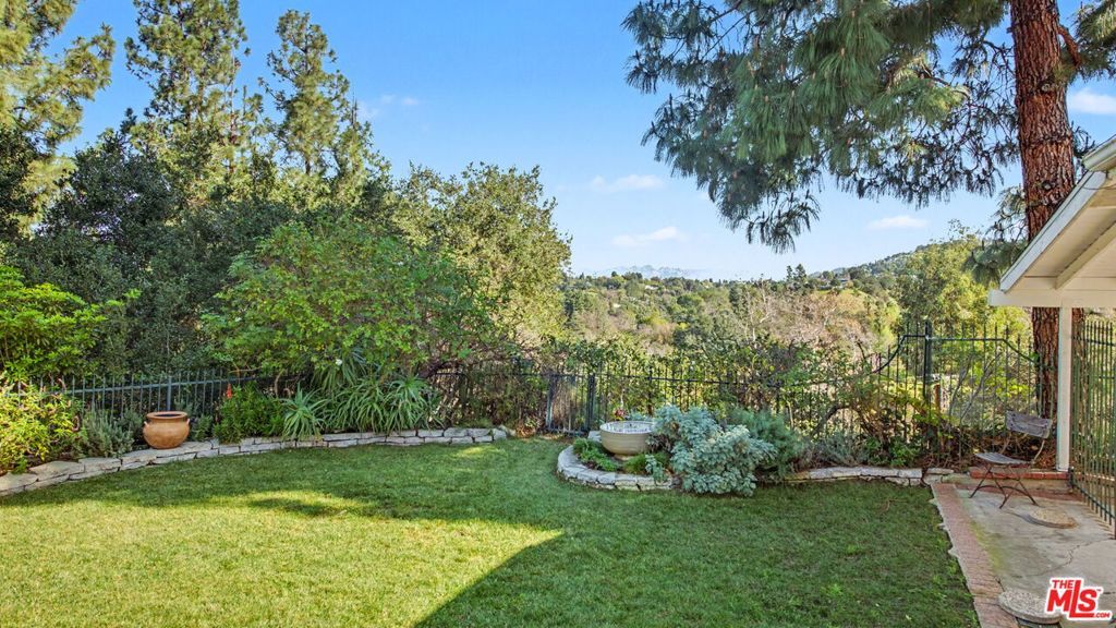 Image 67 of property listing at 12004 Briarvale Lane, Studio City, CA 91604