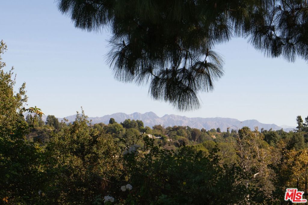 Image 69 of property listing at 12004 Briarvale Lane, Studio City, CA 91604