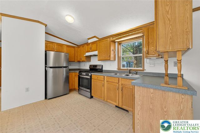 5 Woodview Court, Moore Twp, PA 18014