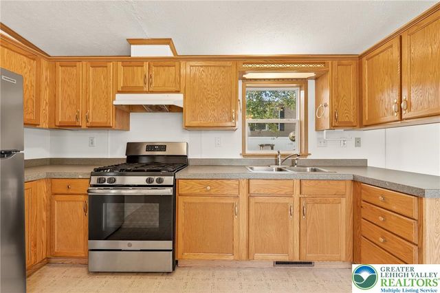 5 Woodview Court, Moore Twp, PA 18014